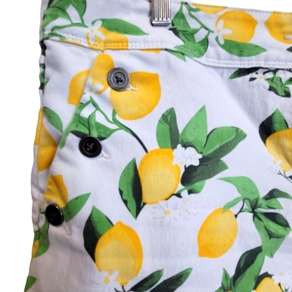 Isaac Mizrahi Size 16 Cotton Blend Lemon Shorts with Front Back Pockets - Picture 2 of 7